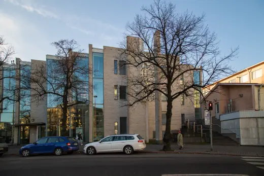 Photo 4: Exterior