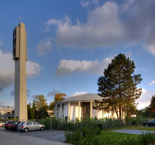 Photo 2: Exterior