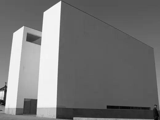 Photo 5: Exterior · Silent walls