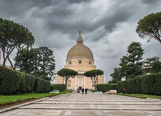 Photo 3: Exterior · La basilica è stata costruita tra il 1939 e il 1955, su progetto di sei architetti