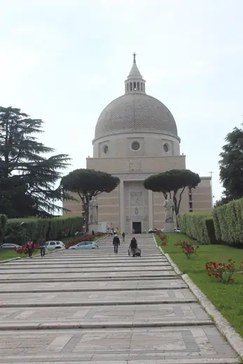 Photo 4: Exterior · Basilica dei Santi Pietro e Paolo