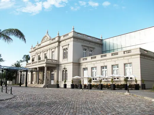 Photo 1: Exterior