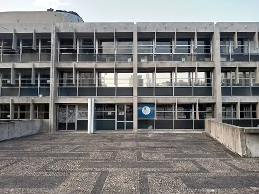 Photo 4: Exterior