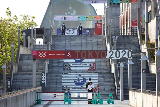 Photo 3: Exterior