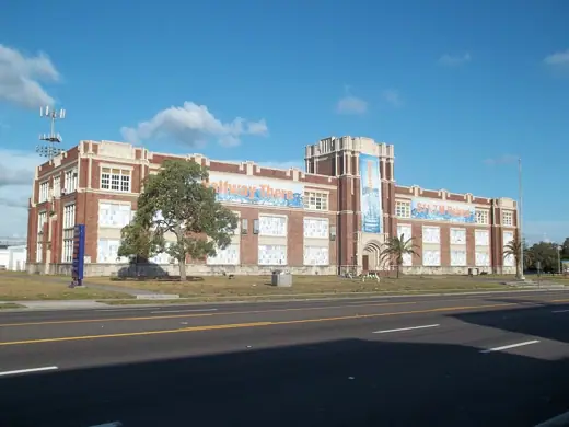 Photo 2: Exterior · Sarasota, Florida : Sarasota High School