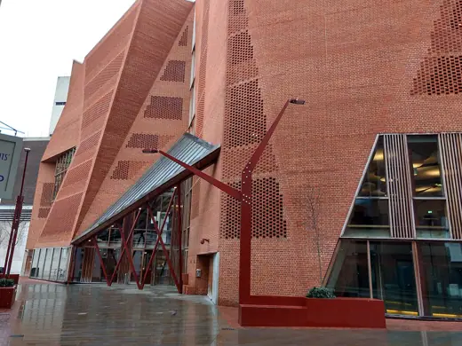 Photo 2: Exterior · London