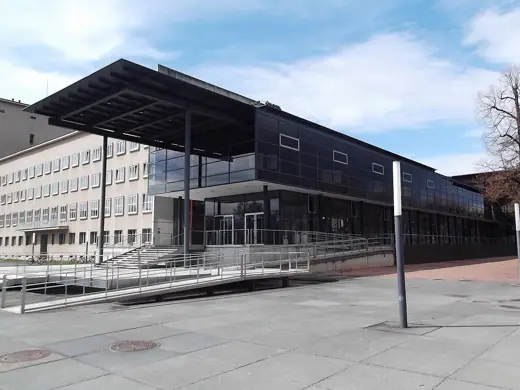Photo 1: Exterior