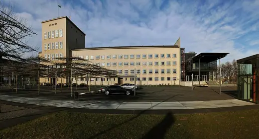 Photo 2: Exterior