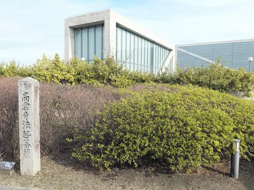 Photo 3: Exterior