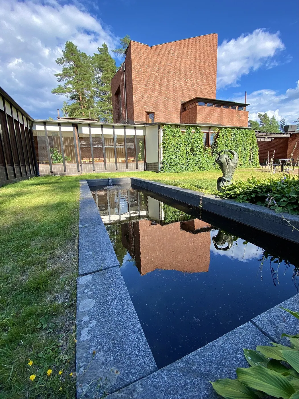 Säynätsalo Town Hall: Exterior · Säynätsalo town hall courtyard