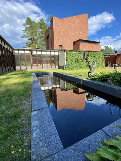 Photo 4: Exterior · Säynätsalo town hall courtyard