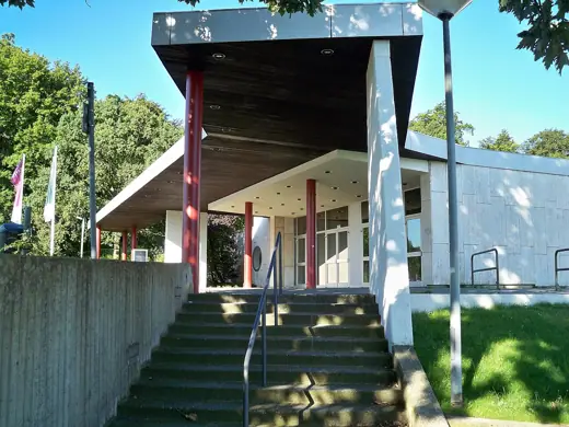 Photo 4: Exterior · Wolfsburg, Lower Saxony, Scharoun-Theater, visitor's entrance