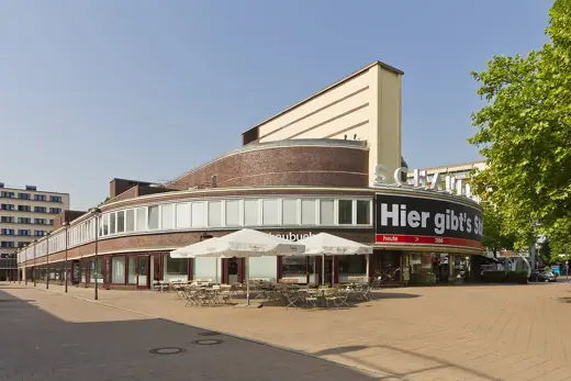 Photo 1: Exterior