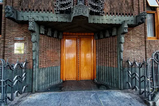 Photo 6: Detail