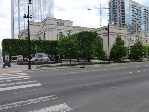 Photo 2: Exterior