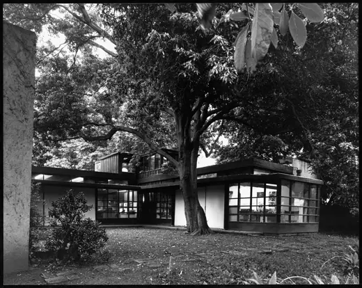 Photo 5: Detail · Exterior view of the R.M