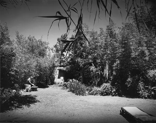 Photo 6: Context · Exterior view of the R.M