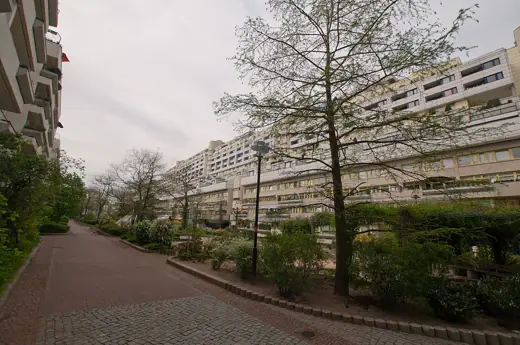 Photo 5: Interior · Inner courtyard of the apartment complex Schlangenbader Straße
