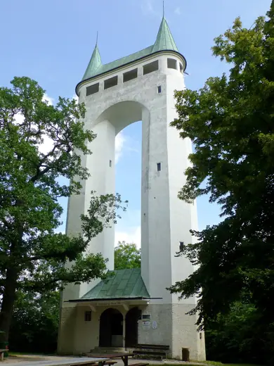 Photo 1: Exterior
