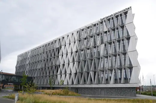 Photo 2: Exterior · Universitetsbygning i Kolding