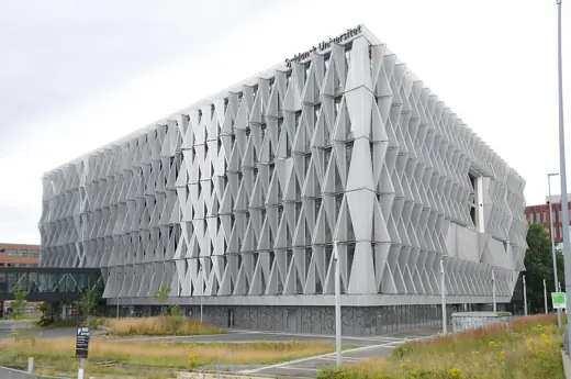 Photo 3: Exterior · Universitetsbygning i Kolding