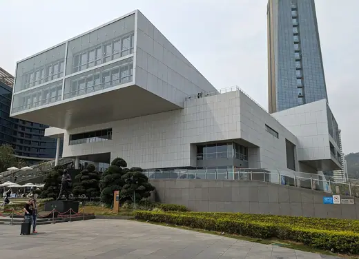 Photo 1: Exterior