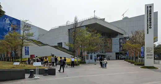 Photo 2: Exterior