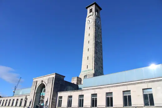 Photo 3: Exterior