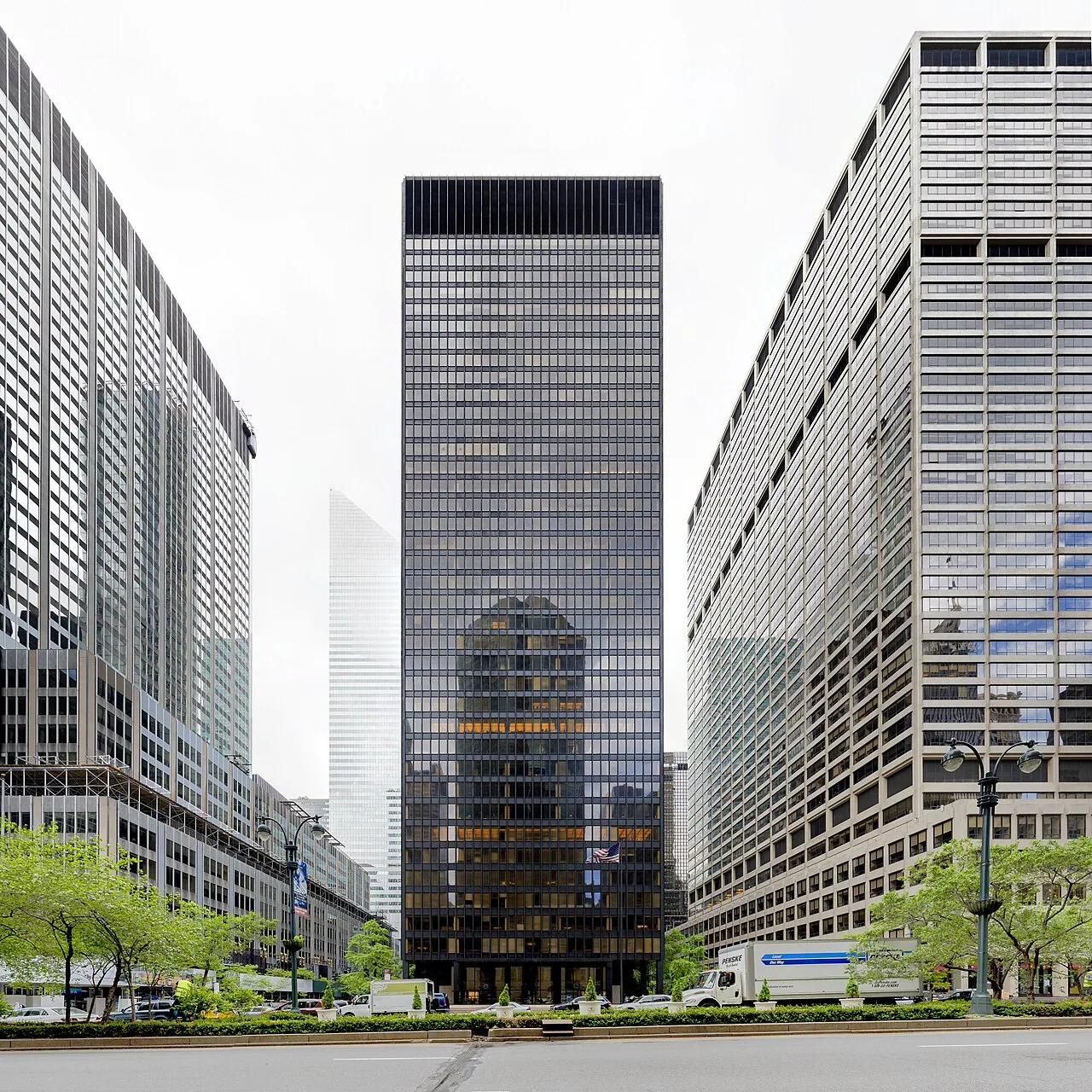 Seagram Building: Exterior