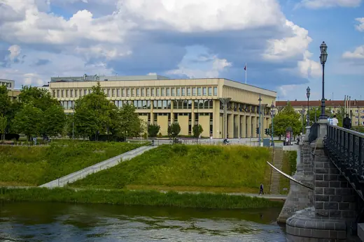 Photo 3: Exterior · Lietuvos Respublikos Seimas