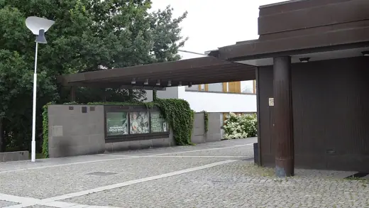 Photo 2: Exterior