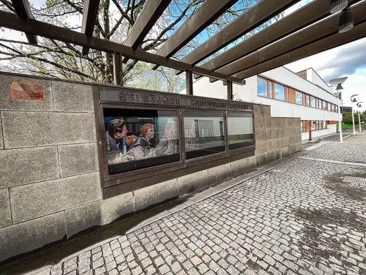 Photo 3: Exterior
