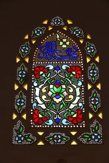 Photo 5: Interior · Coloured window