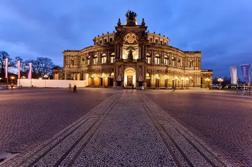Photo 2: Exterior · Building Semperoper in Dresden