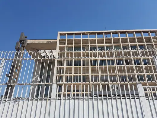 Photo 2: Exterior