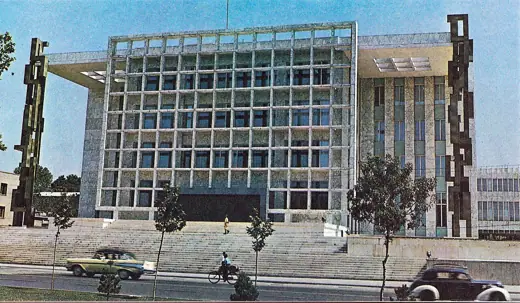 Photo 3: Context