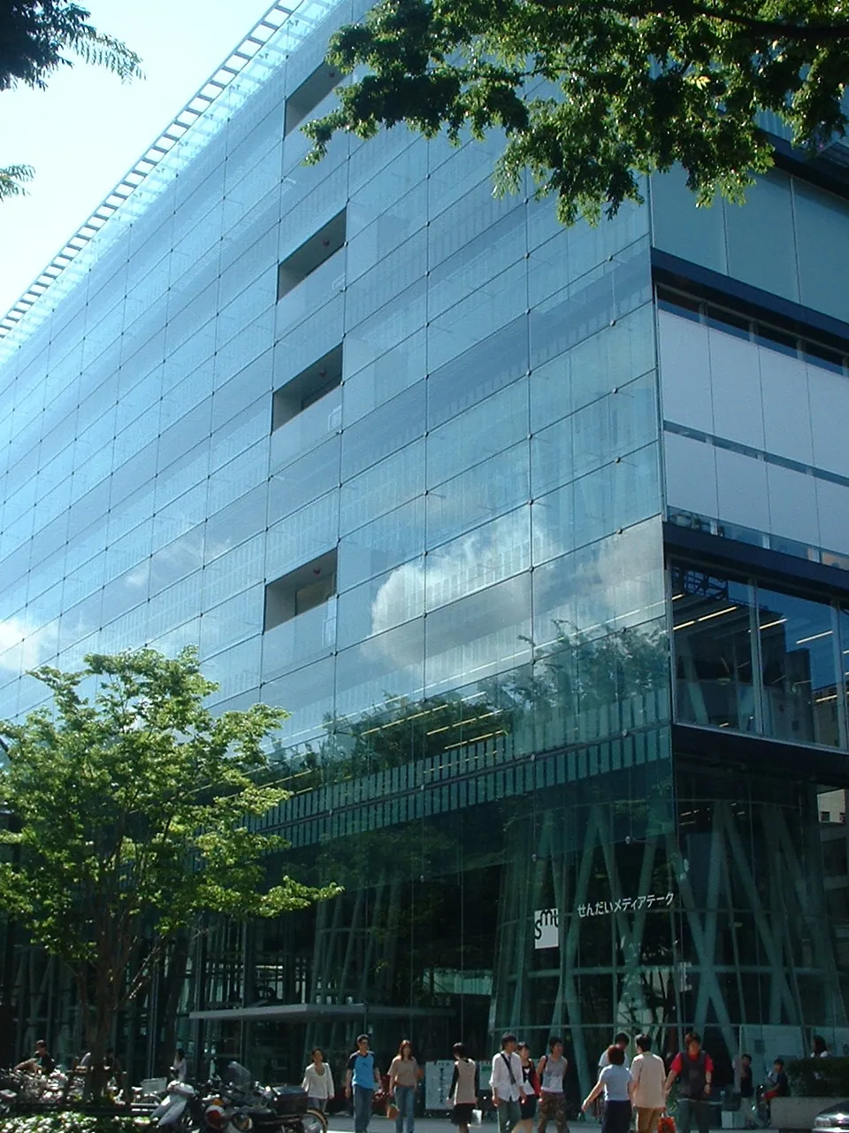 Sendai Mediatheque: Exterior