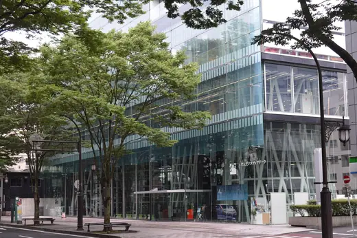 Photo 3: Exterior
