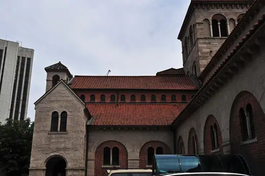 Photo 3: Exterior