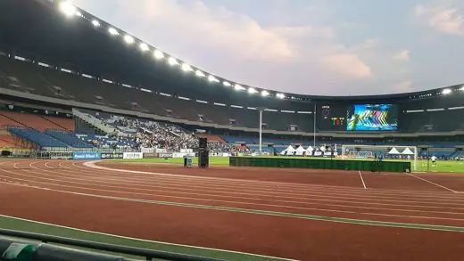 Photo 5: Interior · Bild vom Innenraum des Stadions