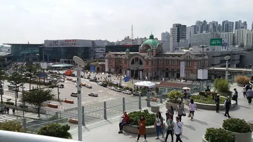 Photo 4: Exterior · Seoullo 7017, ehemaliger Highway nahe Seoul Station
