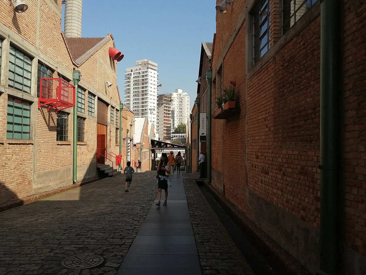 SESC Pompéia: Context · centro cultural em São Paulo