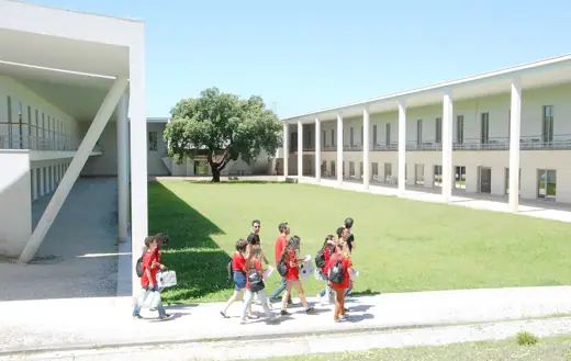 Photo 2: Exterior