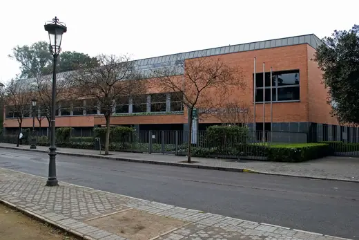 Photo 1: Exterior