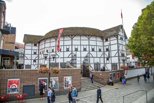 Photo 4: Exterior