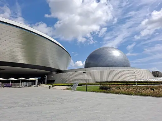 Photo 1: Exterior