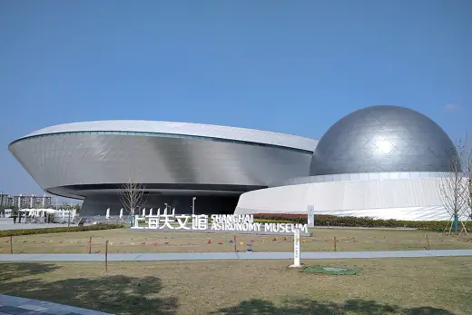 Photo 3: Exterior