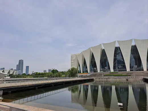 Photo 2: Exterior