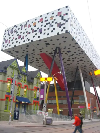 Photo 6: Detail · wow, it it ever impressive