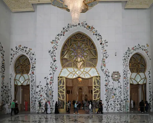 Photo 2: Exterior · Sheikh Zayed Mosque